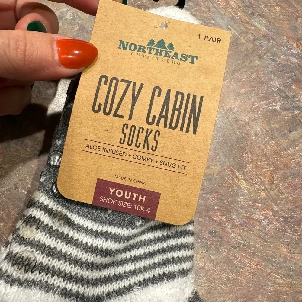 NWT Northeast Outfitters Youth Neo Cozy Cabin Winter Gnome Aloe Crew Socks